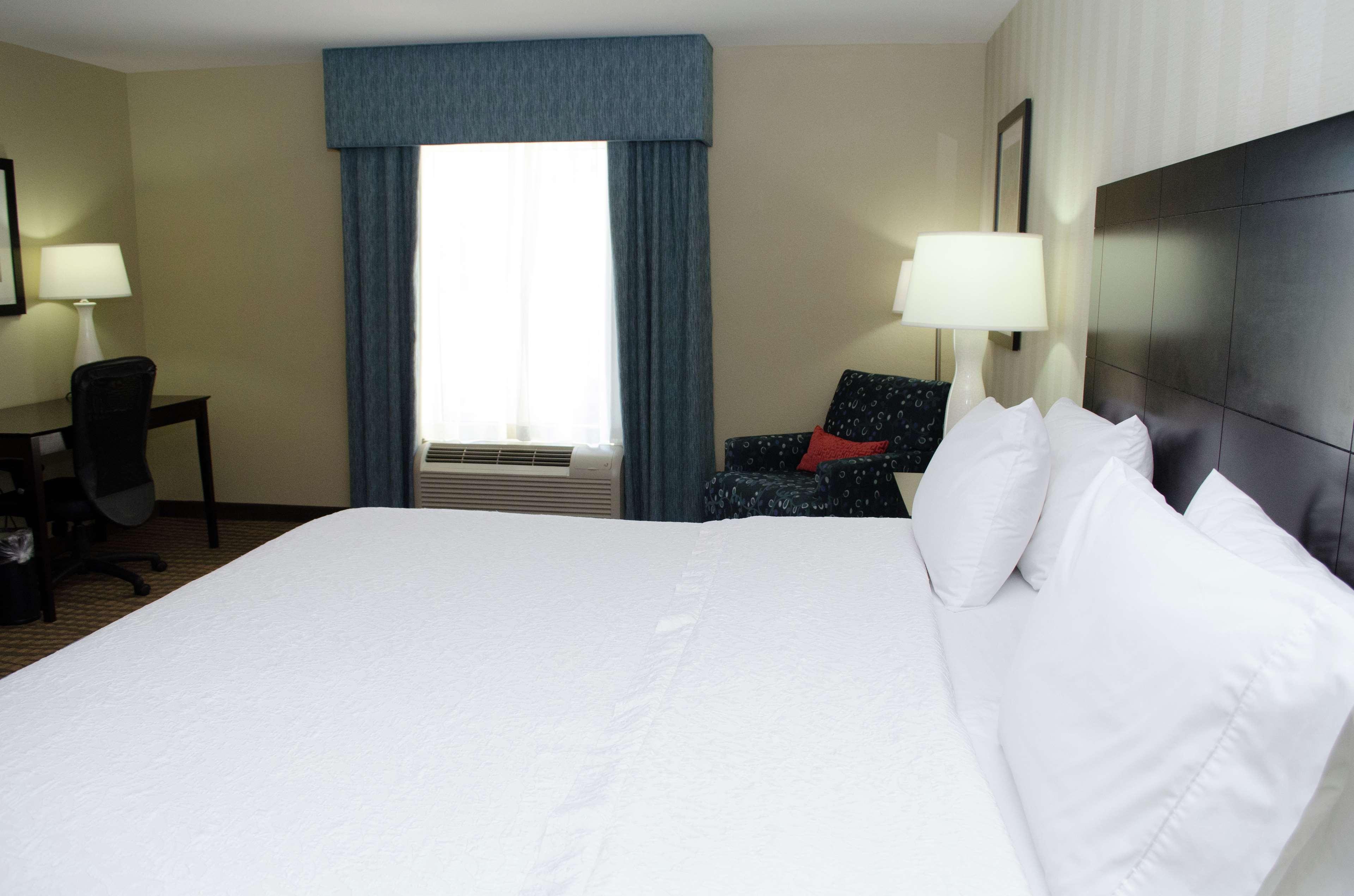 Hampton Inn Thomson Bagian luar foto