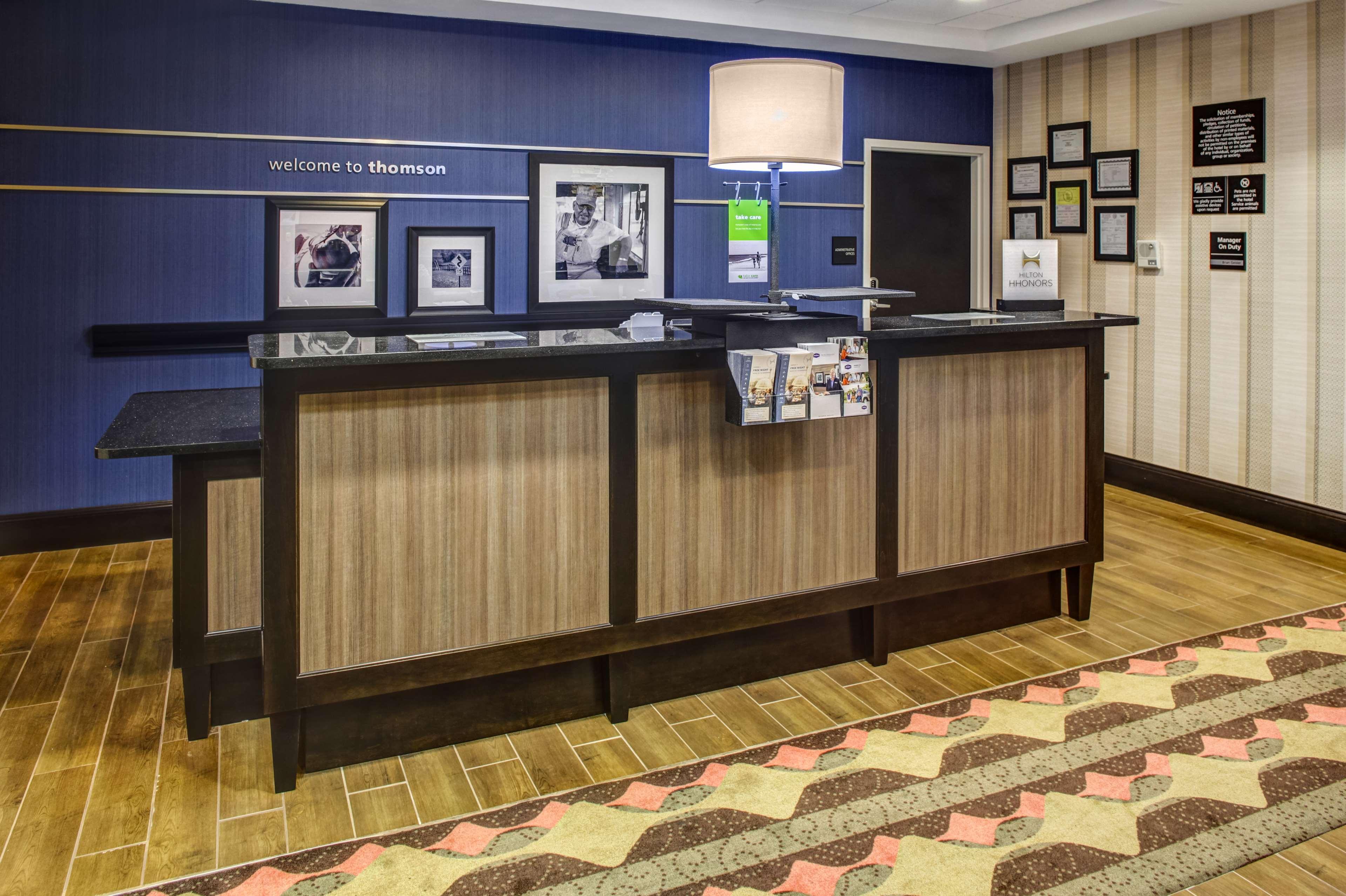 Hampton Inn Thomson Bagian luar foto
