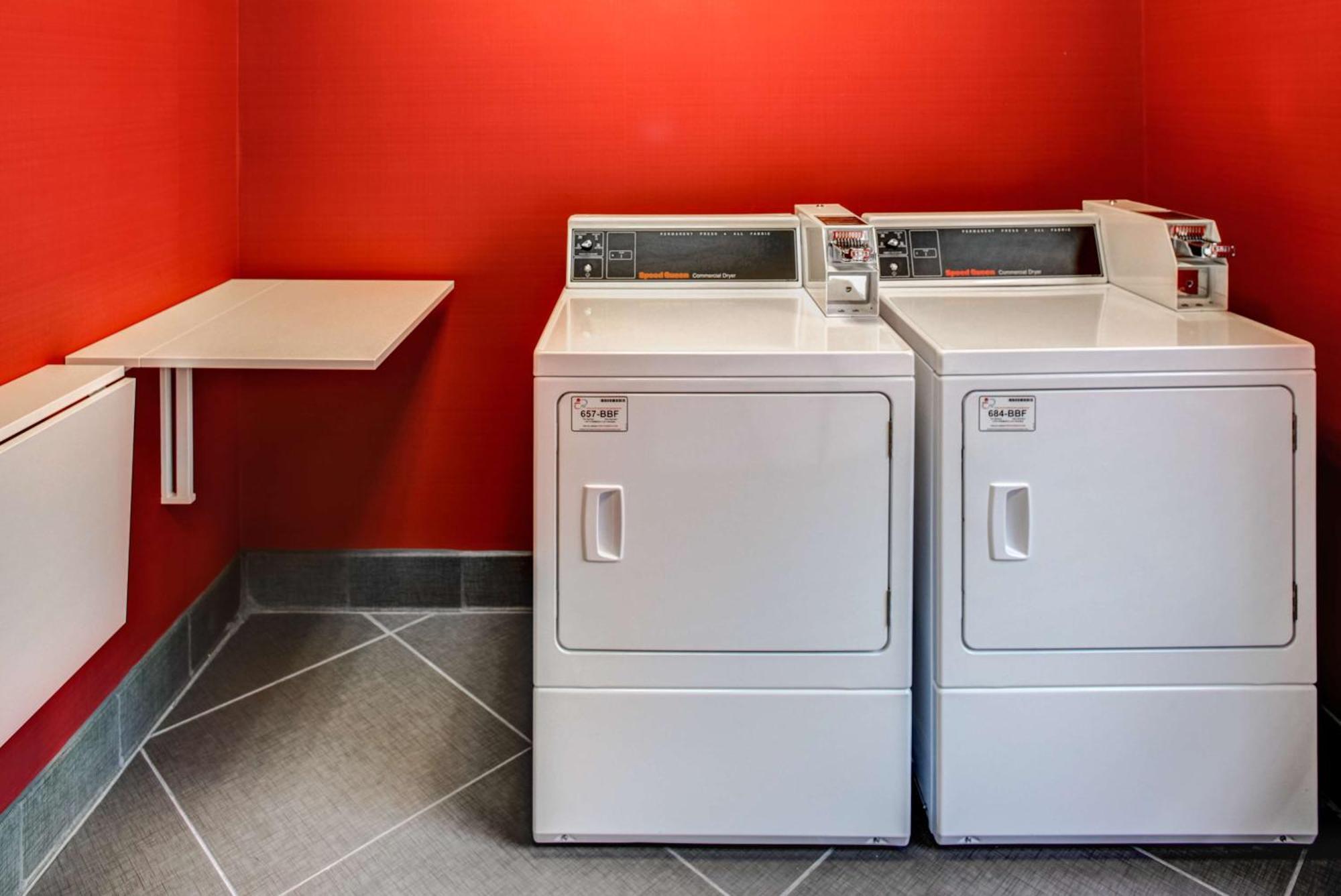 Hampton Inn Thomson Bagian luar foto