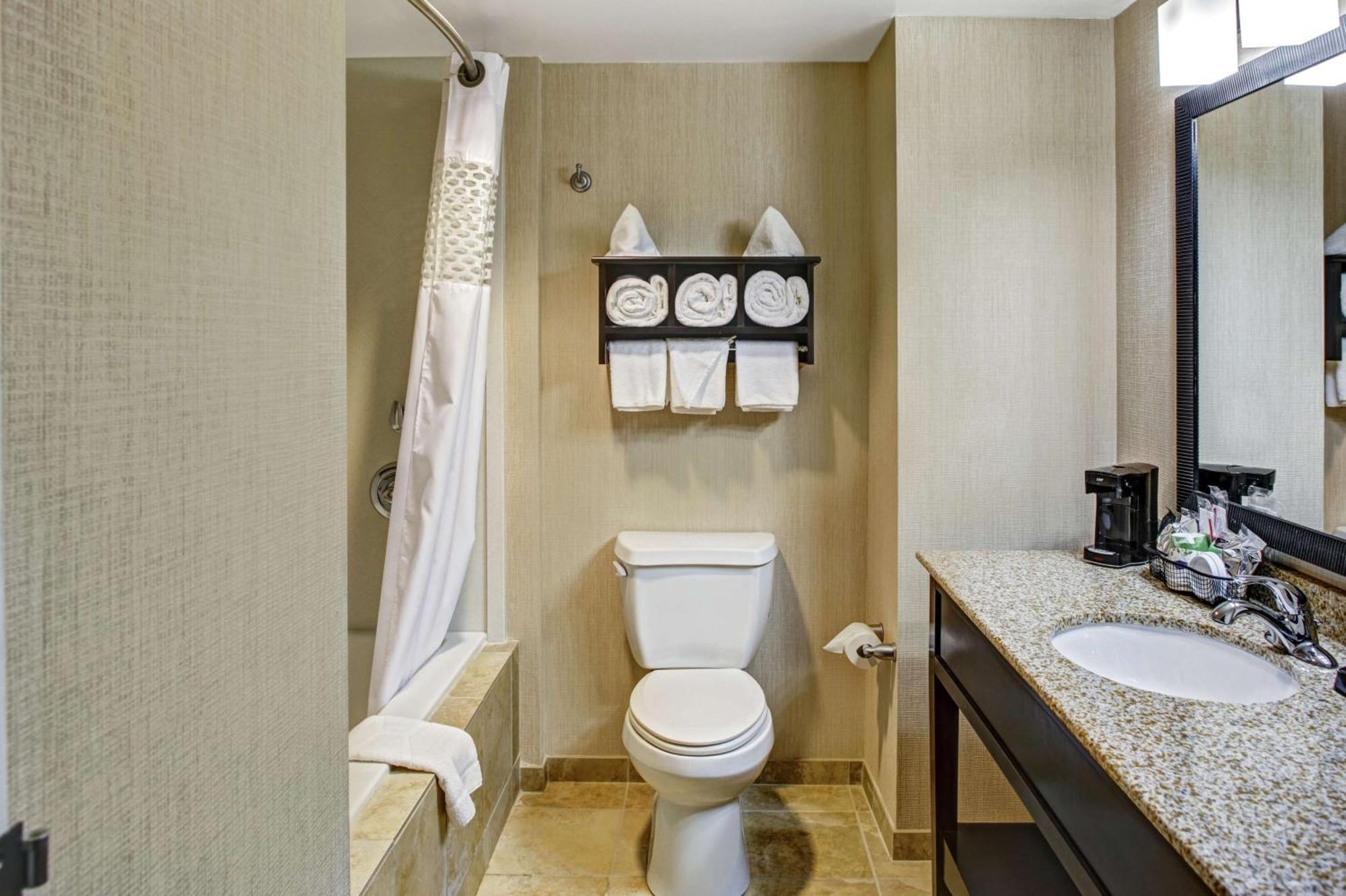 Hampton Inn Thomson Bagian luar foto