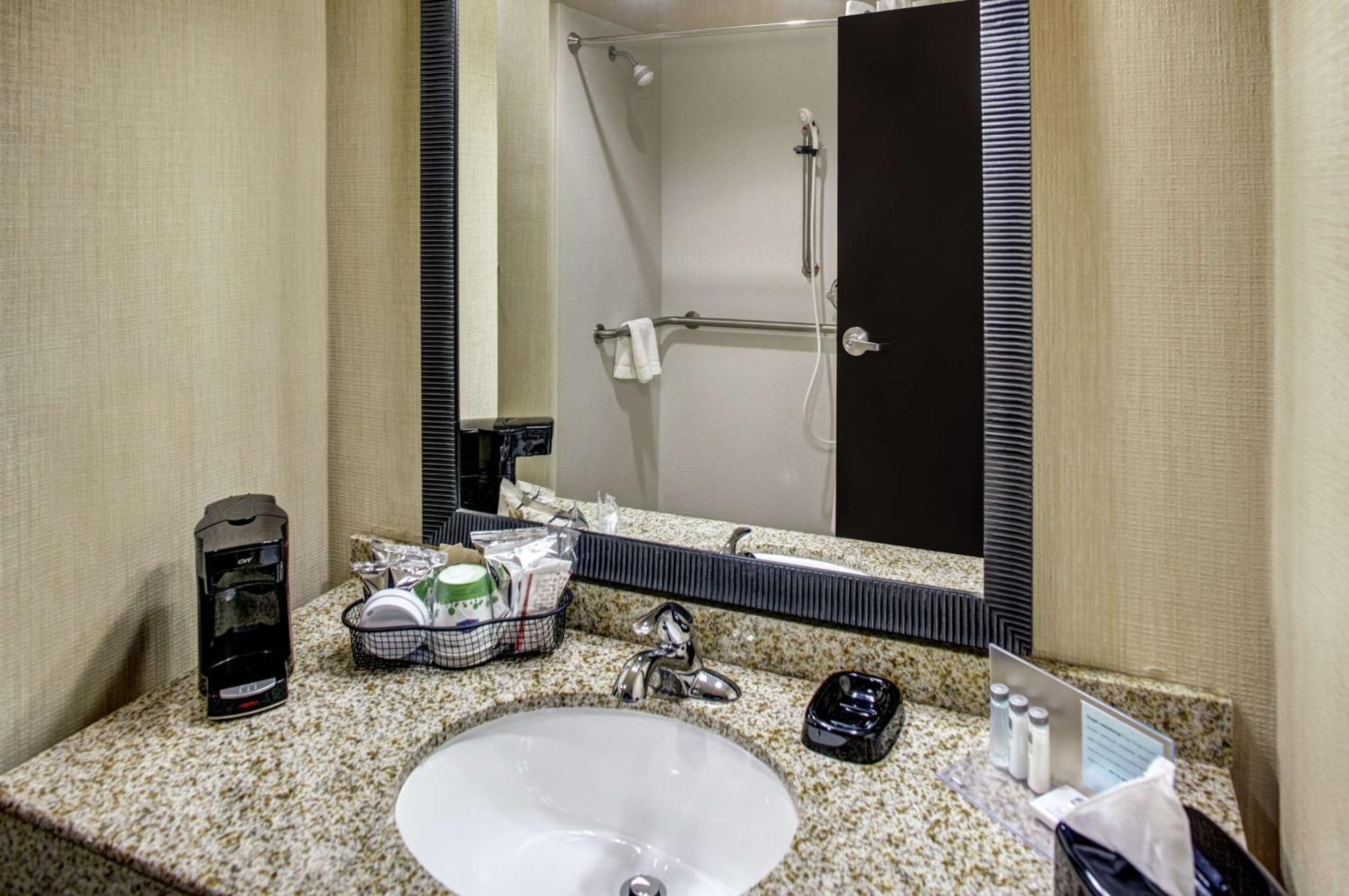 Hampton Inn Thomson Bagian luar foto